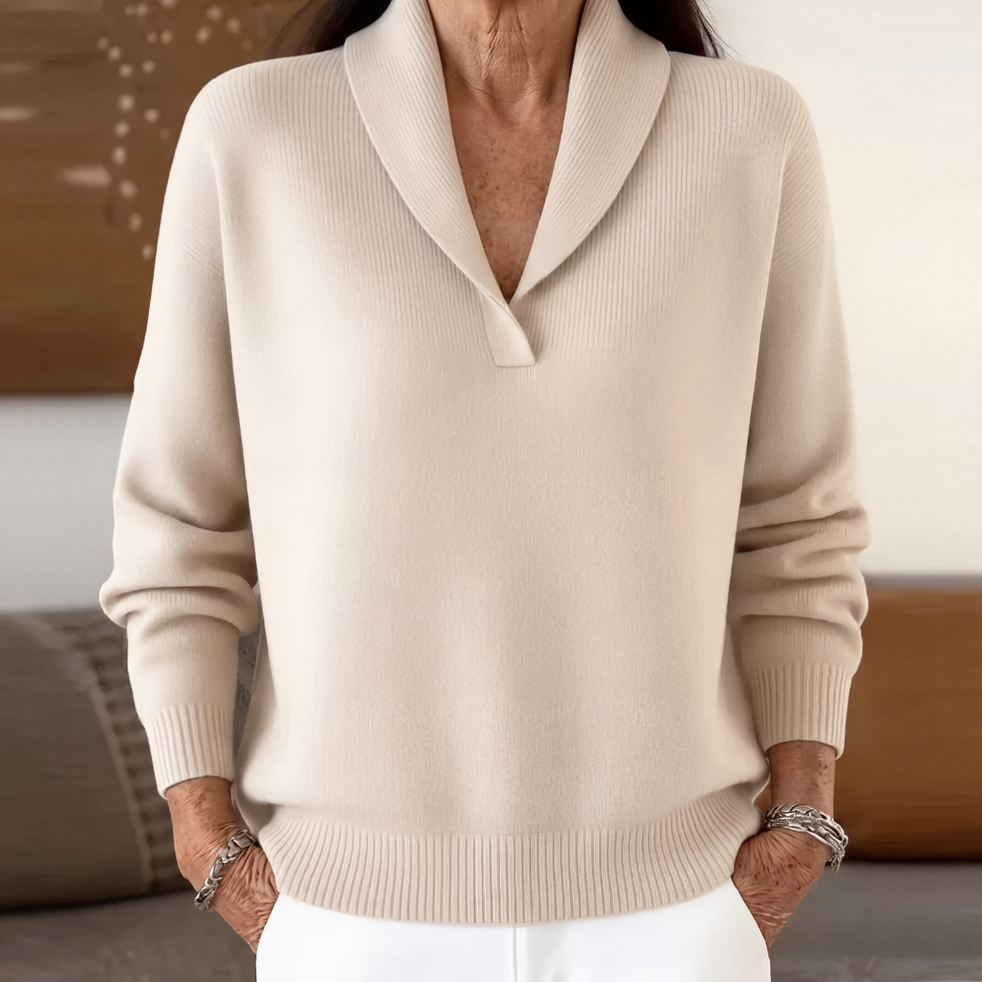 Clarissa | Le pull à col en V « Forgiving-Fit »