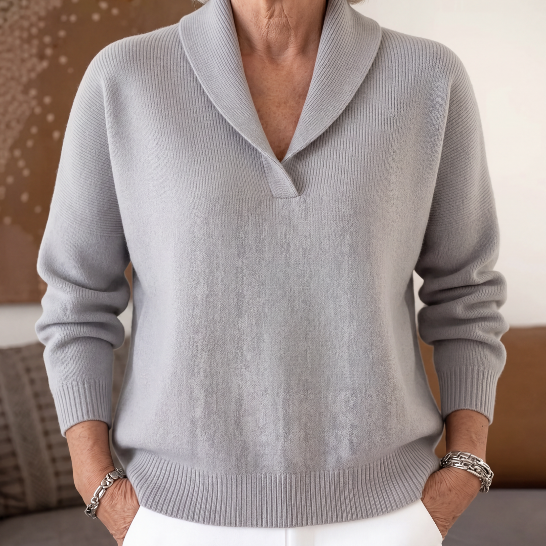 Clarissa | Le pull à col en V « Forgiving-Fit »