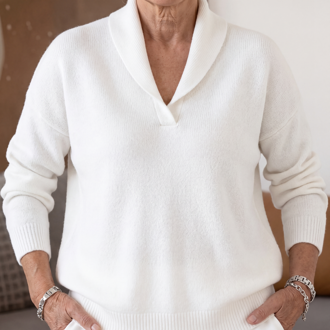 Clarissa | Le pull à col en V « Forgiving-Fit »