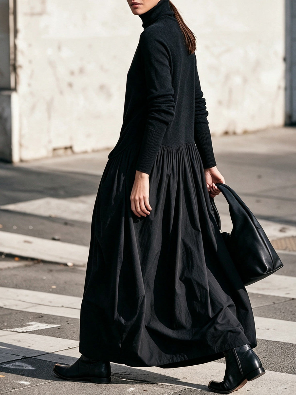 Mireille | Robe longue oversize noire à col montant
