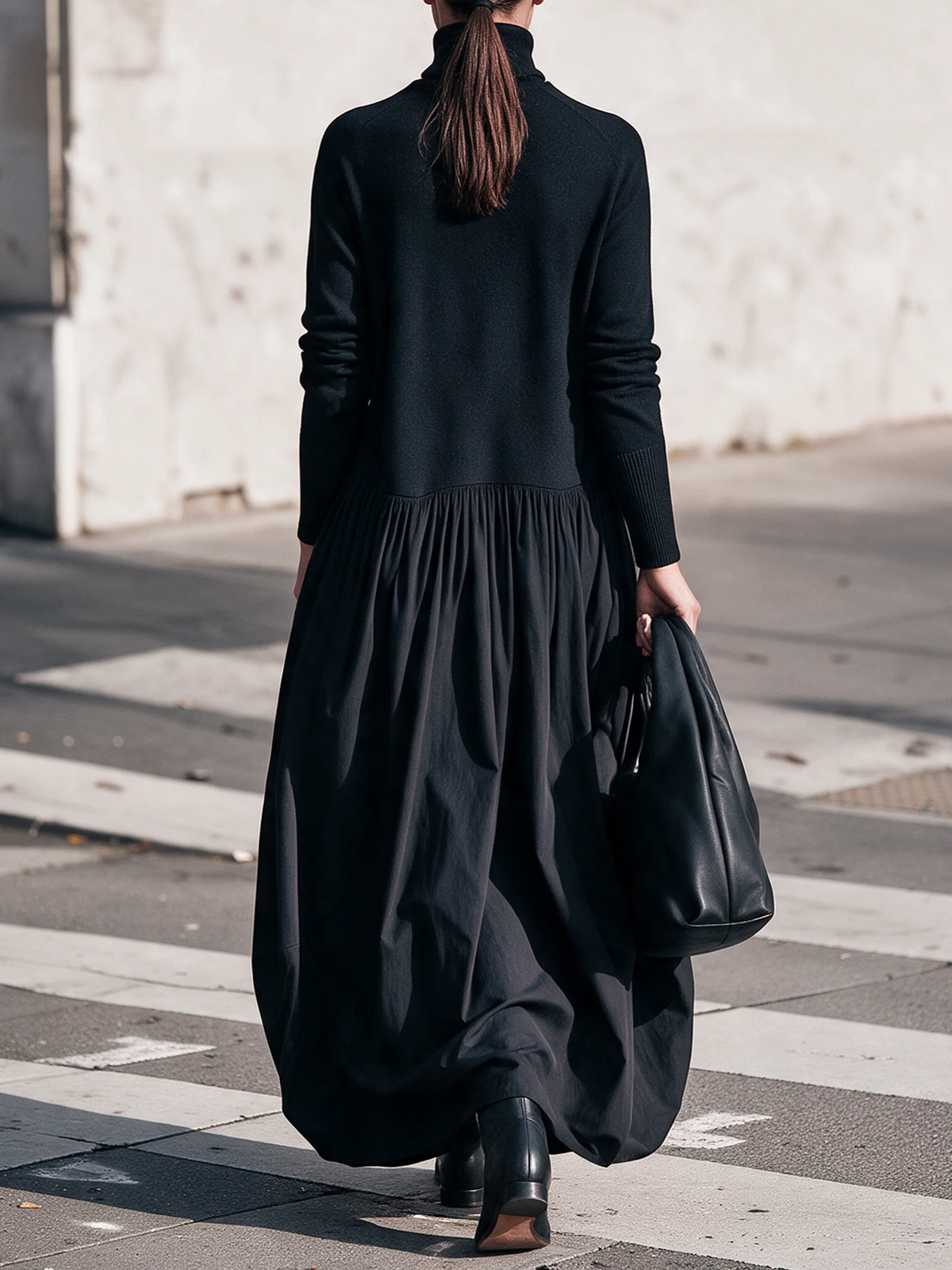 Mireille | Robe longue oversize noire à col montant