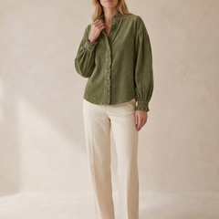 Blouse Odile à col volanté vert olive