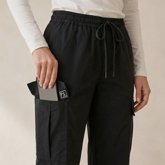 Pantalon cargo Lison, détail de la poche cargo