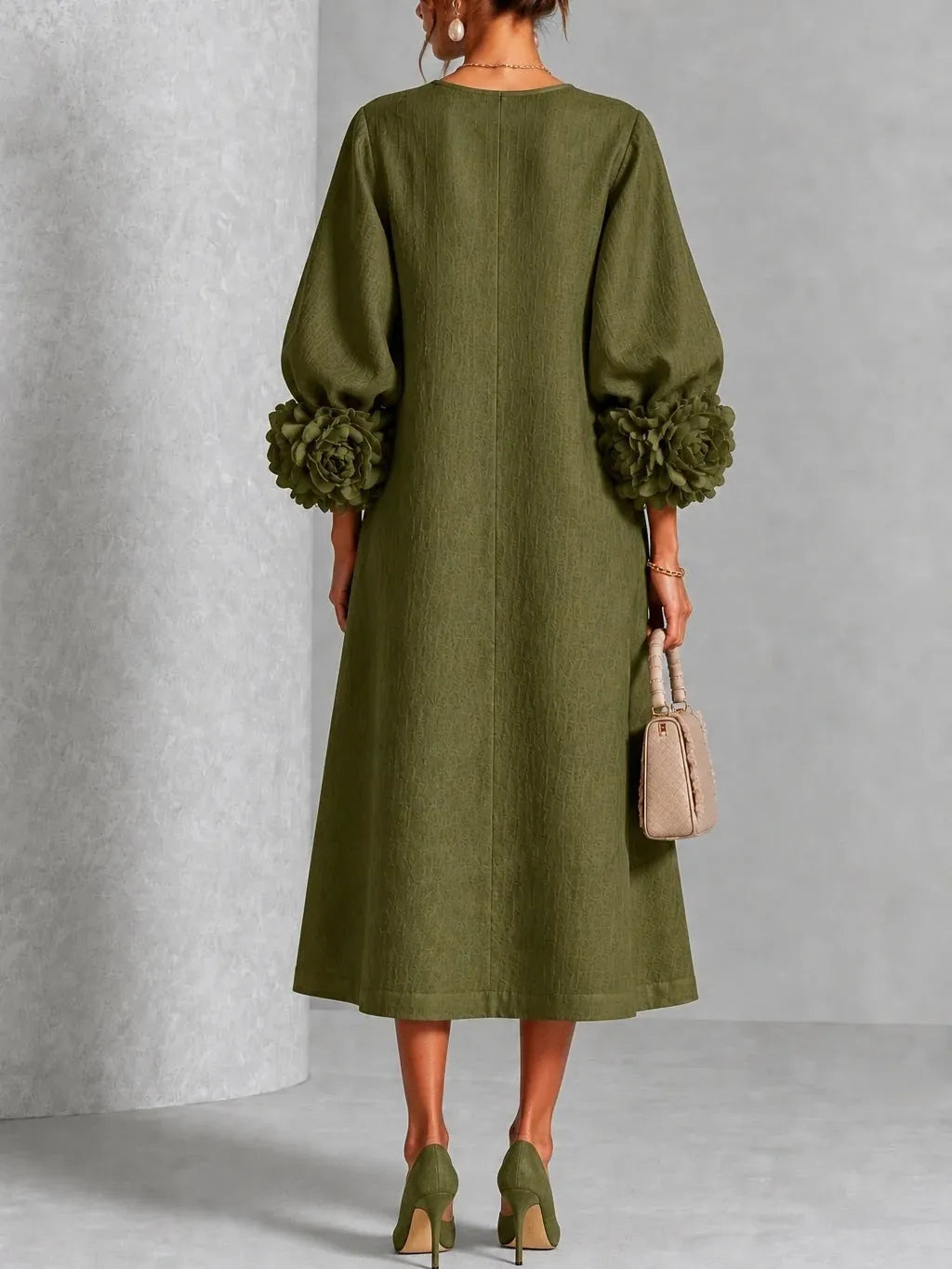 IVY | Robe midi à motifs floraux avec manches à revers en forme de rose