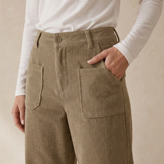Pantalon large kaki, détail de la poche