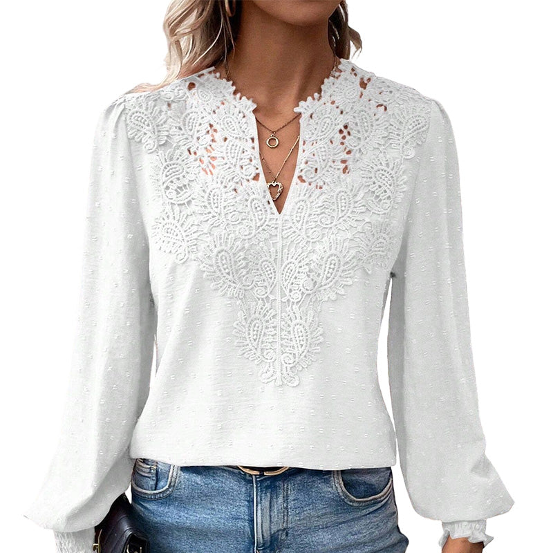 Élise | Blouse à col en V et détails en dentelle