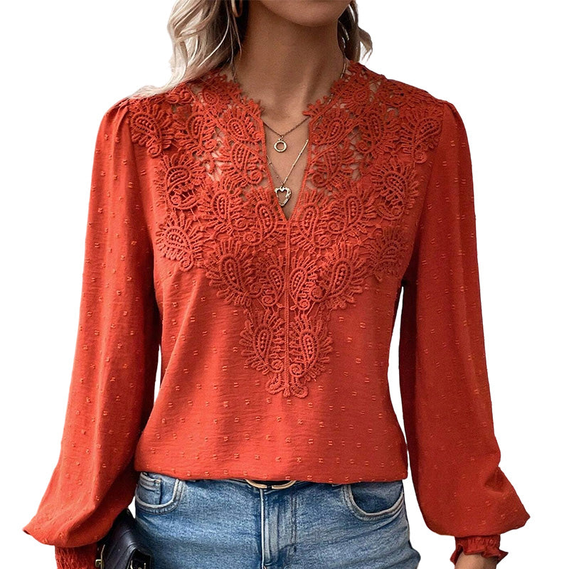 Élise | Blouse à col en V et détails en dentelle