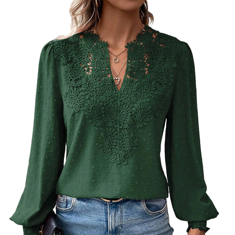 Élise | Blouse à col en V et détails en dentelle